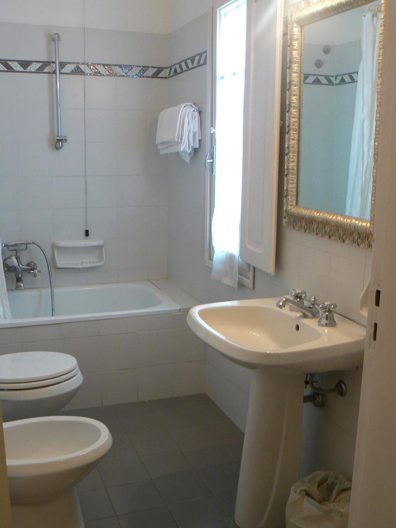 Hotel Moderno Сиена Екстериор снимка