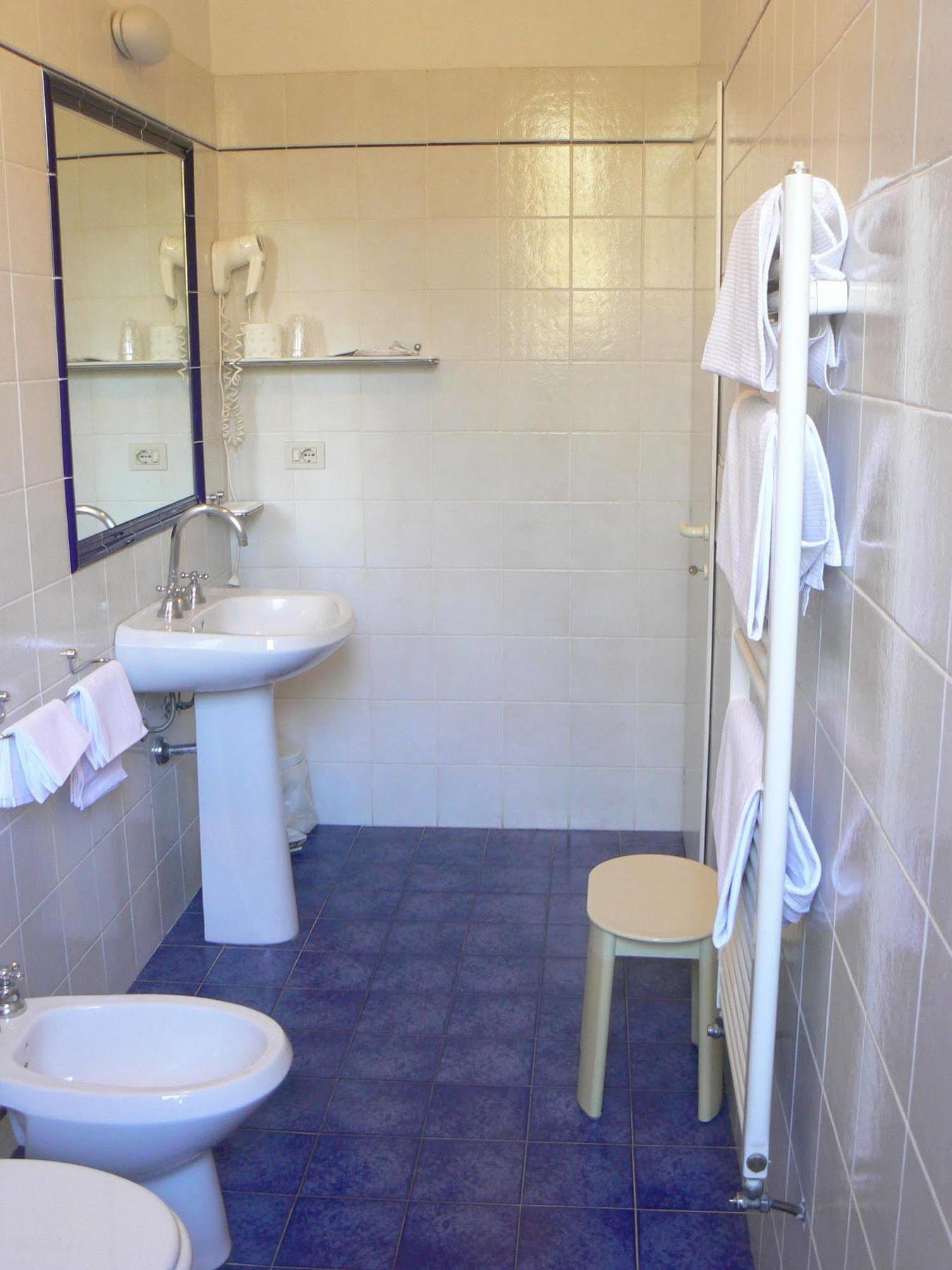 Hotel Moderno Сиена Екстериор снимка